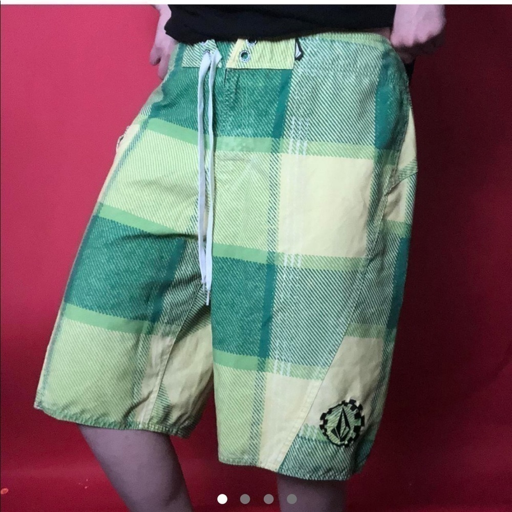 Green board shorts 💚🖤